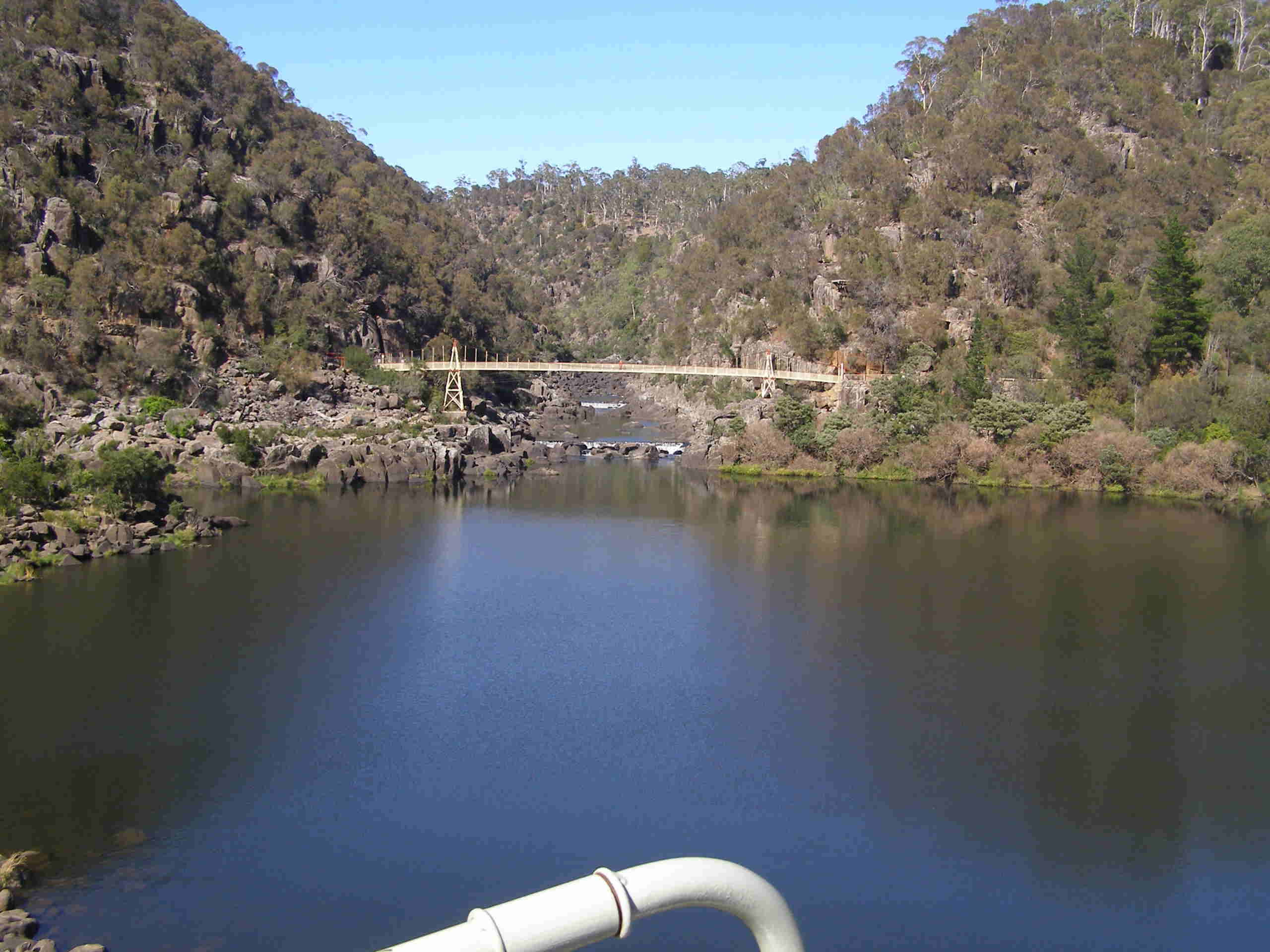 タスマニア島 Tasmania 大陸南の自然溢れる島 計画 ドライヴするのに適度の大きさで 自然の宝庫である この島の三大魅力地点として クレイドル マウンテン ワイングラス ベイ ラべンダー農園であると考えた 逆に言えば これらの見るべき